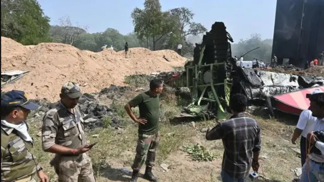 हादसे के ठीक पहले पायलट ने मेडे कॉल की थी
