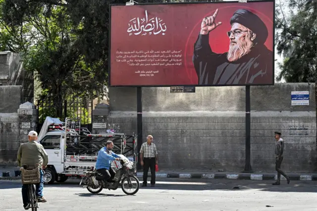 Outdoor colocadocomo apostar no euromilhõesuma ruacomo apostar no euromilhõesDamasco com uma mensagemcomo apostar no euromilhõescondolências do presidente Bashar al-Assad pela morte do líder do Hezbollah, Hassan Nasrallah.