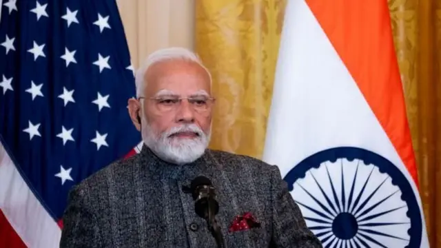 அந்தக் கப்பலைத் தாக்குதலிலிருந்து காக்க இந்தியா சட்டப்பூர்வமாக என்ன செய்திருக்க முடியும் என்பது ஒரு பெரிய கேள்வியாக உள்ளது.