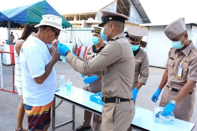 ทัพเรือภาคที่ 3 ร่วมคัดกรองนักท่องเที่ยว Seabourn Ovation