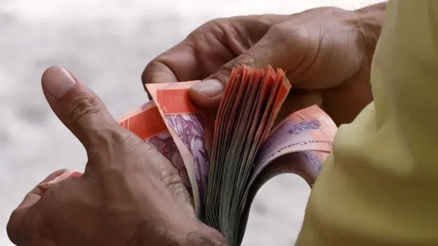 Billetes de bolívares.