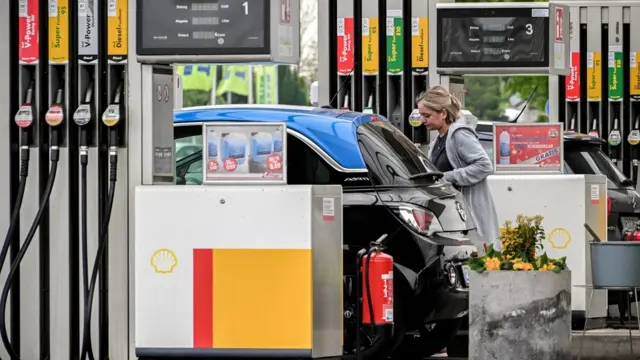 Эмбарго еще нет, а бензин уже дороже 2 евро за литр. Это беспокоит и жителей, и политиков стран ЕС