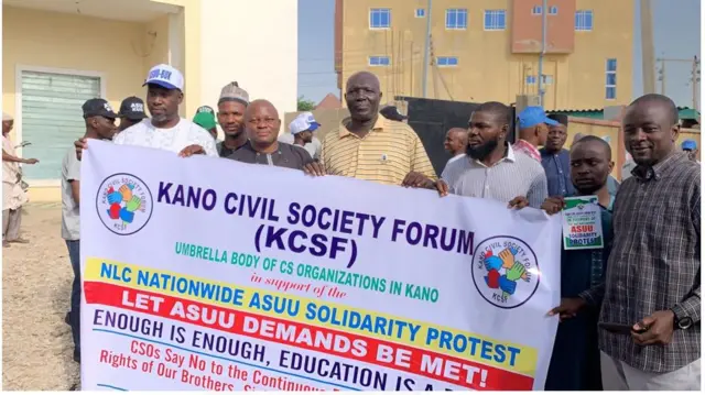 Gamayyar kungiyoyin farar-hula na cikin wadanda suka bi sahun masu gudanar da tattakin.