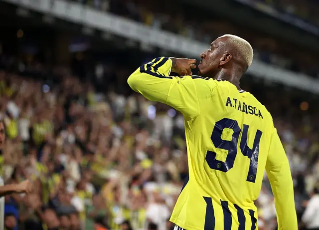 Anderson Talisca gol sevinci yaşıyorken