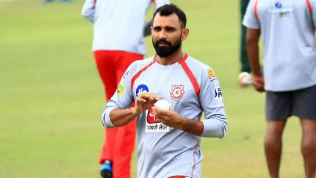 ఉమ్మి, బౌలర్లు