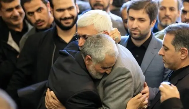 ابومهدی مهندس در کنار قاسم سلیمانی