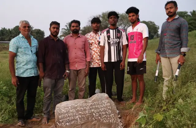 தருமபுரி, நொளம்ப மன்னர்கள், நடுகல், பெண்களை காப்பாற்றிய வீரருக்கு செய்த சிறப்பு,