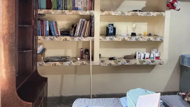 आ﻿युषीची खोली