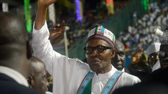Onyeisiala Muhammadu Buhari n'ọdọ ntuliaka ime ụlọ APC n'afọ 2015