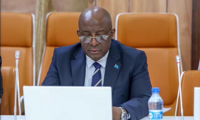 Wasiirka warfaafinta Soomaaliya Daauud Aweys