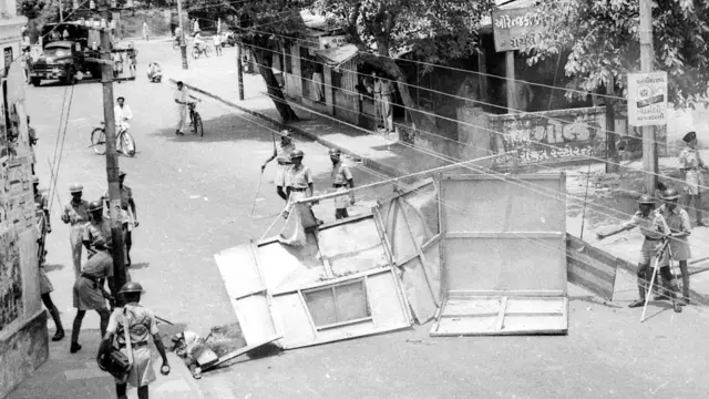 આંદોલન વખતે કર્ફ્યુની તસવીર