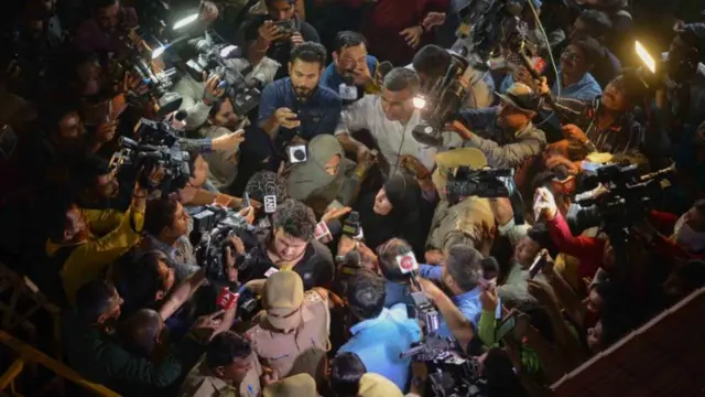 இறுதிச்சடங்கு முடிந்த பிறகு செய்தியாளர்களிடம் பேசிய உறவினர்கள்