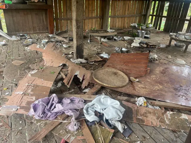 ဗုံးကြဲခဲရတဲ့ပတ်ဝန်းကျင်အနီးနားက ထမင်းကျွေး ဧည့်ခံအိမ် မြင်ကွင်း