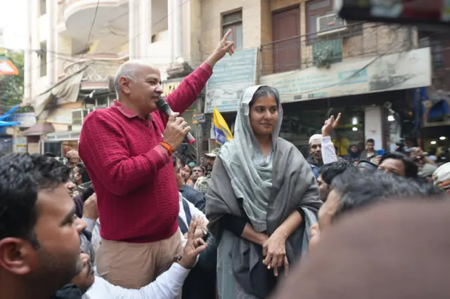 मनीष सिसोदिया और इक़रा हसन