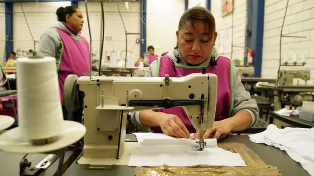 Trabajadoras en la fábrica de Ecopipo