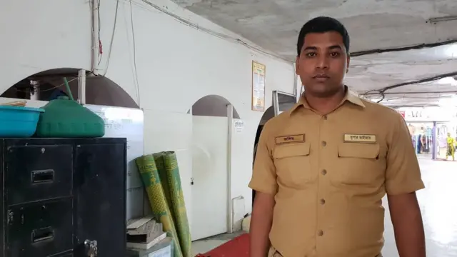 বনানী সুপারমার্কেটের নিরাপত্তায় নিয়োজিত মোহাম্মদ জসিম।