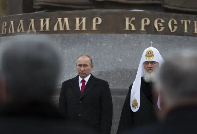El presidente de Rusia, Vladimir Putin, y el patriarca de la iglesia ortodoxa en Rusia, Kirill.