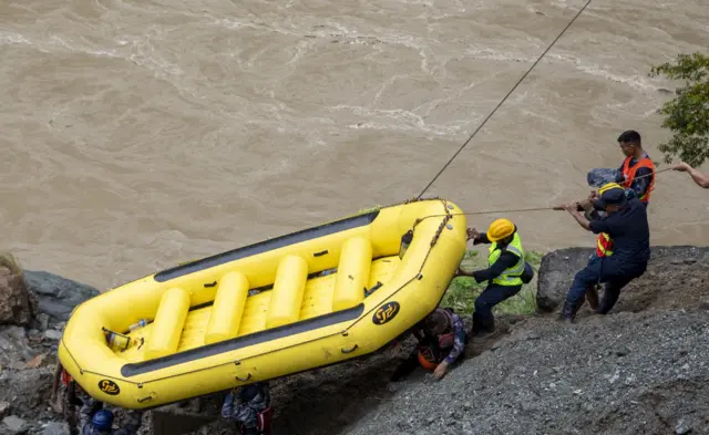 चितवनमा खोजी तथा उद्धार जारी छ