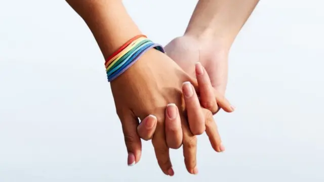 নারী পুরুষের হাত