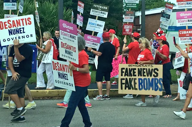 Protesto cita "fake bombs" nos EUA