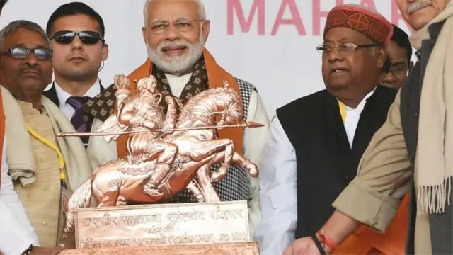 શું સ્મારકનો શિલાન્યાસ મતો મેળવવા માટેની વ્યૂહરચના છે?