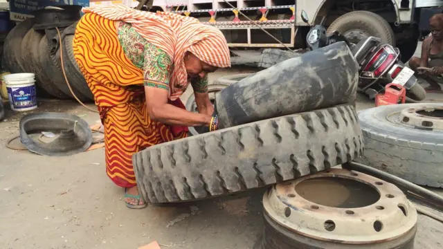 शांति देवी, ट्रक मेकैनिक