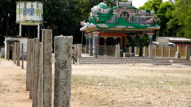 தீண்டாமை சுவர்