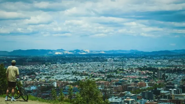 보고타는 팬데믹 동안 "팝업" 자전거 도로를 만든 도시 중 하나다