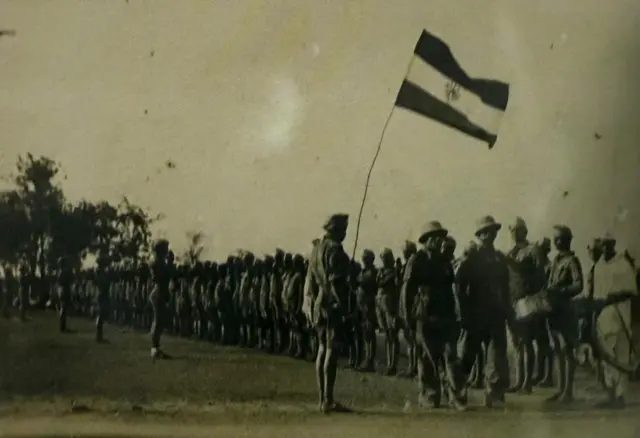 सैनिकों की तस्वीर