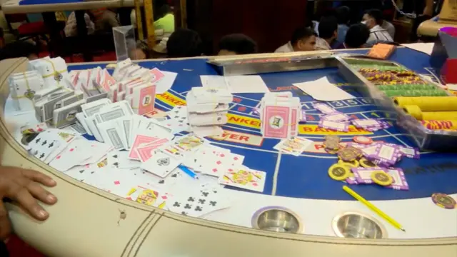 ক্যাসিনোর বিরুদ্ধে পুলিশের অভিযান।