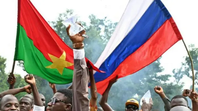 Ufaransa pia ililazimika kuondoa wanajeshi wake kutoka Burkina Faso, ambapo hisia za kuunga mkono Urusi zilienea kwa idadi ya watu.