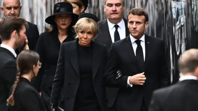 Perezida w'Ubufaransa Macron n'umugore we Brigitte bageze muri Westminster Abbey