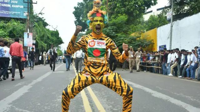 ভারত-বাংলাদেশ টেস্ট চলাকালীন ভারতের কানপুরে এক বাংলাদেশি ক্রিকেট ভক্ত - ২০২৪ সালের ছবি
