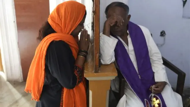 చర్చిలో కన్ఫెషన్