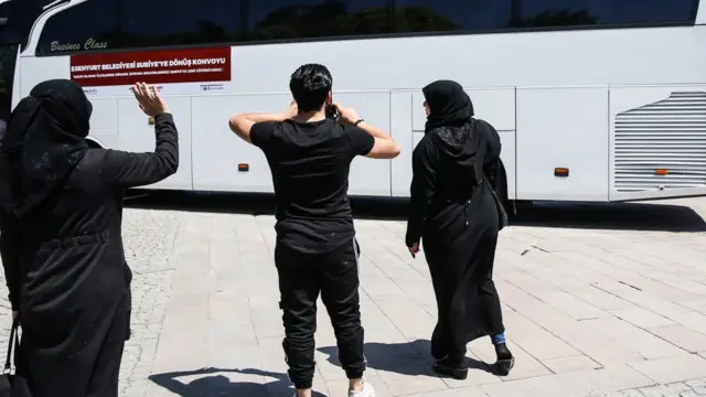 تركيا تقول إنها تريد إعادة توطين مليون لاجئ سوري