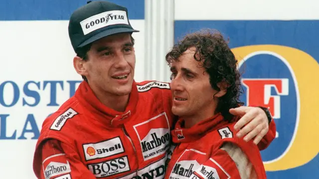 آیرتون سنا (چپ) در کنار آلن پروست