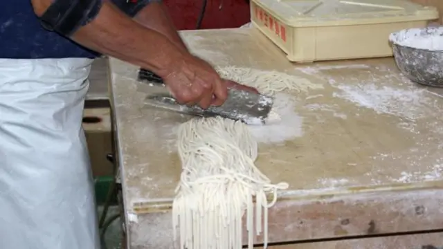Youichi có udon trong máu và là một bậc thầy về cán mì.