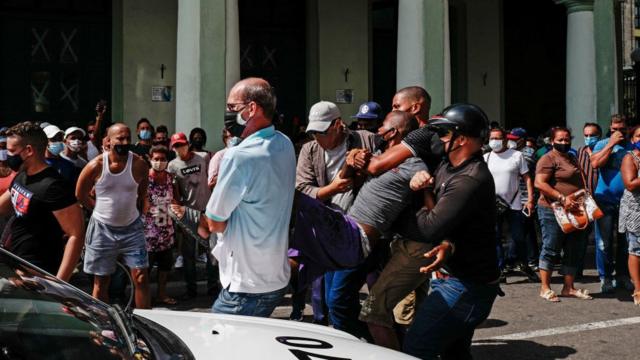 Repressão a manifestantes em Cuba