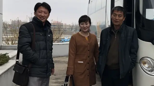 Rehberler Kim, Lee ve otobüs şoförü Zo