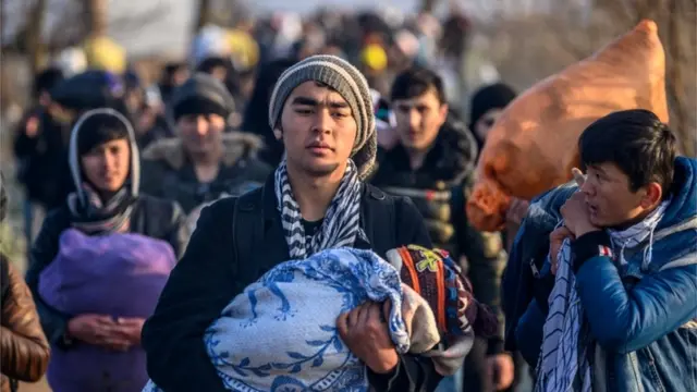 لاجئون على الحدود