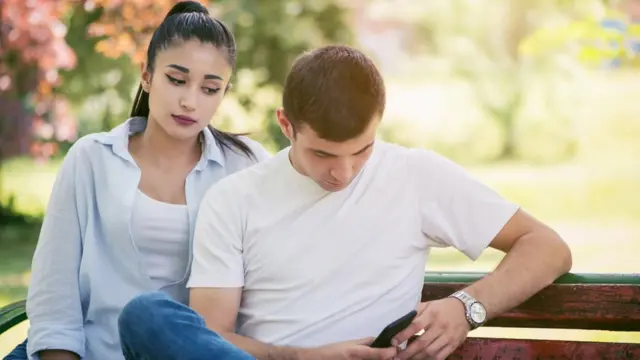 ભાવનાત્મક બેવફાઈની પ્રતીકાત્મક તસવીર