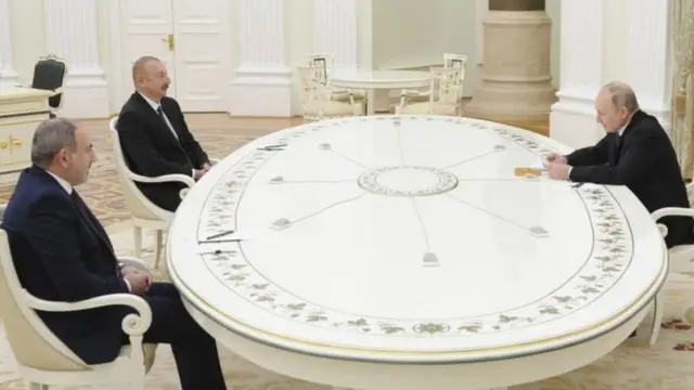 Владимир Путин, Ильхам Алиев жана Никол Пашинян Тоолуу Карабактагы кырдаалды талкуулоо үчүн Москвада жолукту.