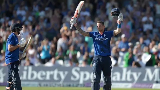 එංගලන්ත ක්රිකට් කණ්ඩායම ශ්රී ලංකා වාර්තාව බිඳ හෙලයි