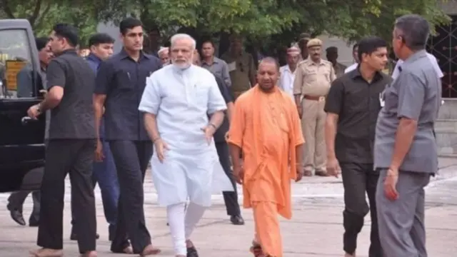 યોગી આદિત્યનાથ અને નરેન્દ્ર મોદી જઈ રહ્યા છે