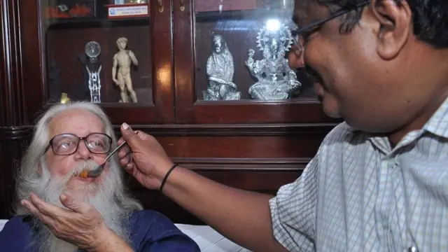 ડૉ. નારાયણન તેમના પુત્ર સાથે