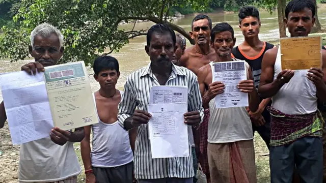 NRCसाठी लाखों आसामी लोकांना आपली कागदपत्र गोळा करावी लागणार होती.