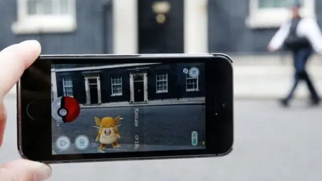 Mental Health : 'मोबाईल काढून घेतला की माझा मुलगा हिंसक होतो'