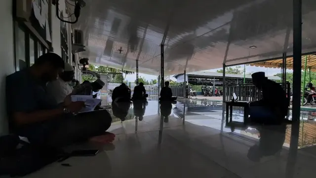 Masjid Al-Ka'biy, di Desa Drien Rampak, Kecamatan Johan Pahlawan, Aceh Barat.