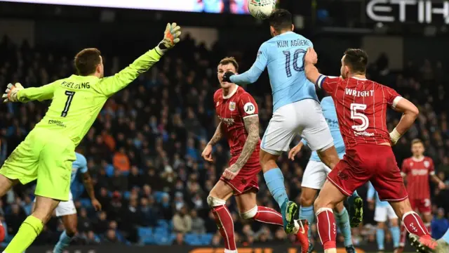 Agüero volvió a ser el héroe en una victoria del Manchester City