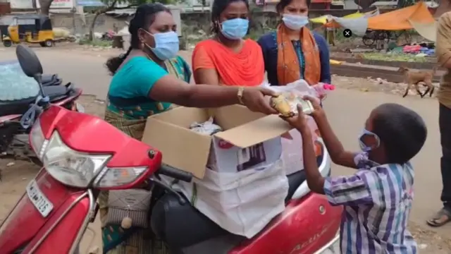 கொரோனா ஊரடங்கில் ஆதரவற்றோரின் பசியை போக்கும் கடலூர் பட்டதாரி பெண்கள்